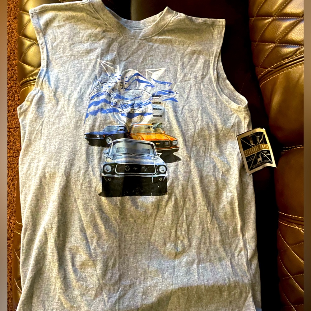 NWT SLEEVELESS MUSTANG garage shirt Medium